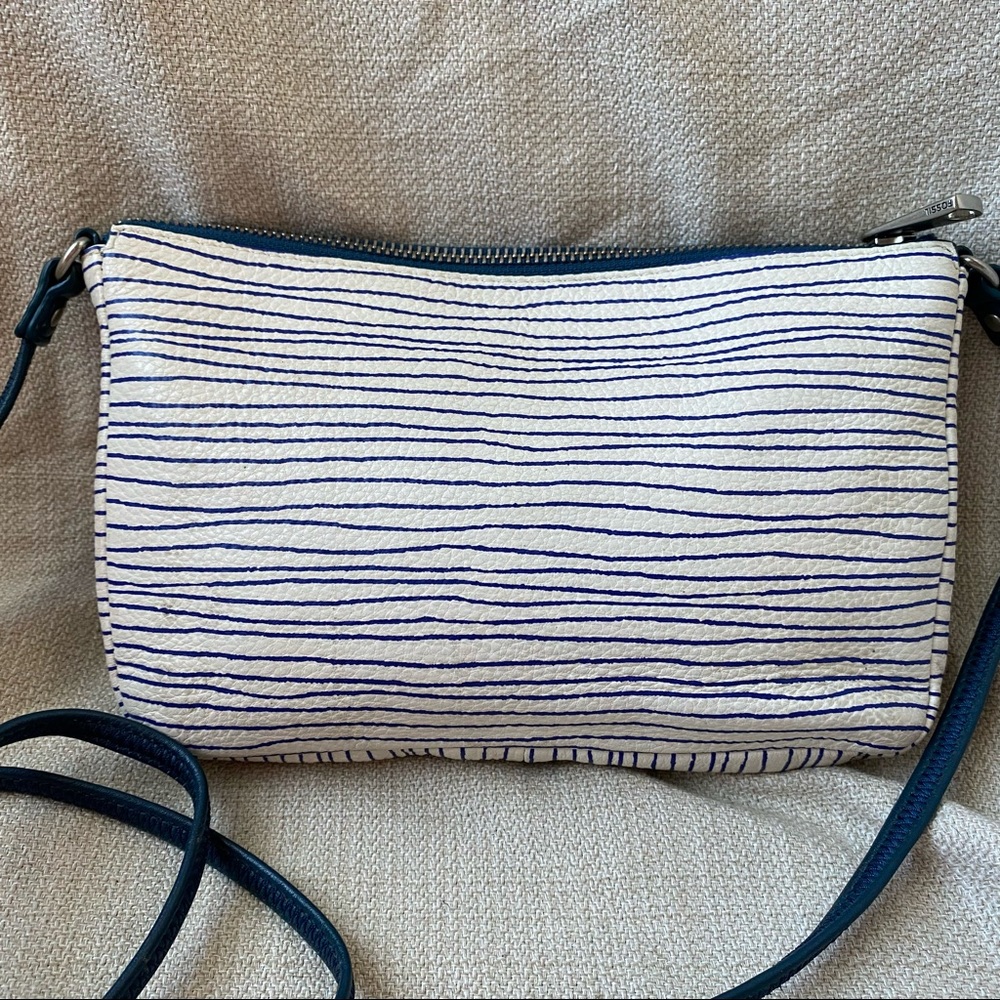 Small Leather Fossil Crossbody - Picture 2 of 12